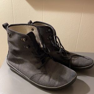 COPY - Vivobarefoot size 39 black booties canvas